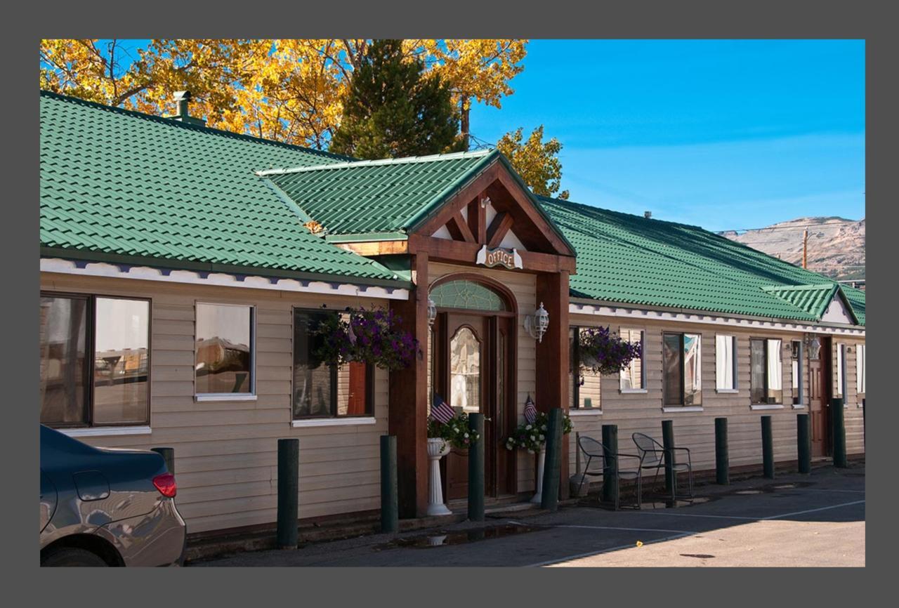 Dancing Bears Motel 2*