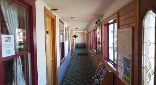 Motel Dancing Bears 2*