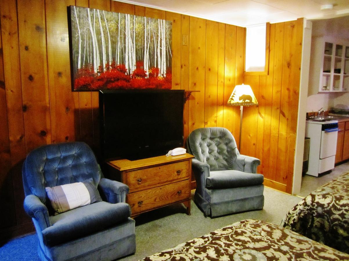 Dancing Bears Motel East Glacier Park Village