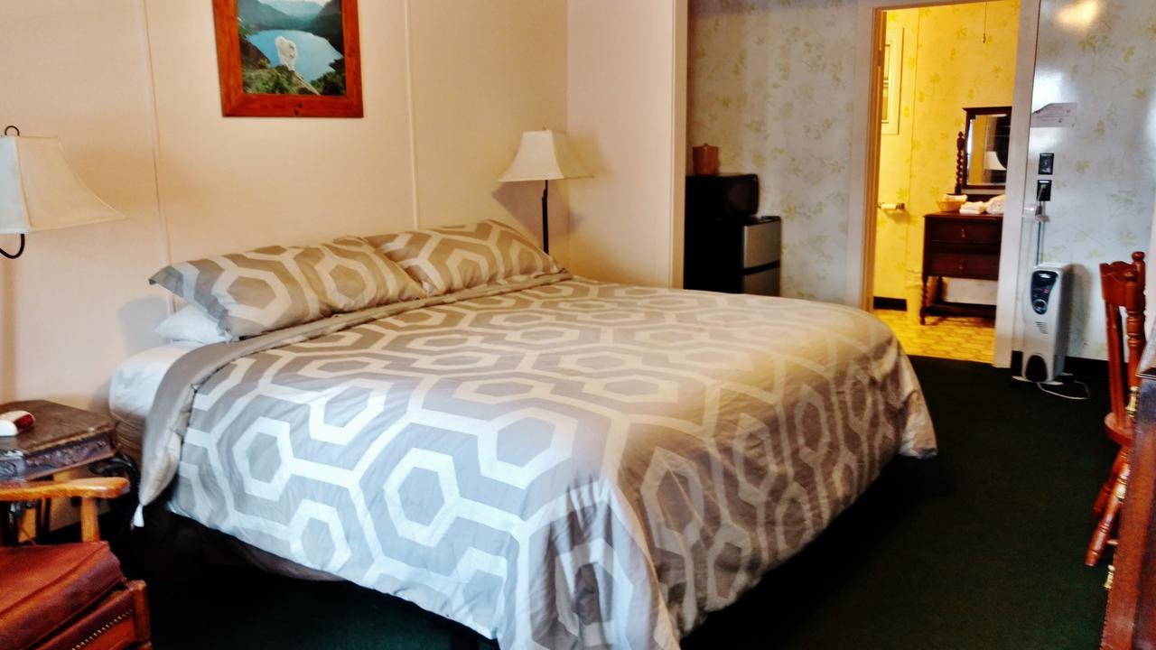 Motel Dancing Bears 2*