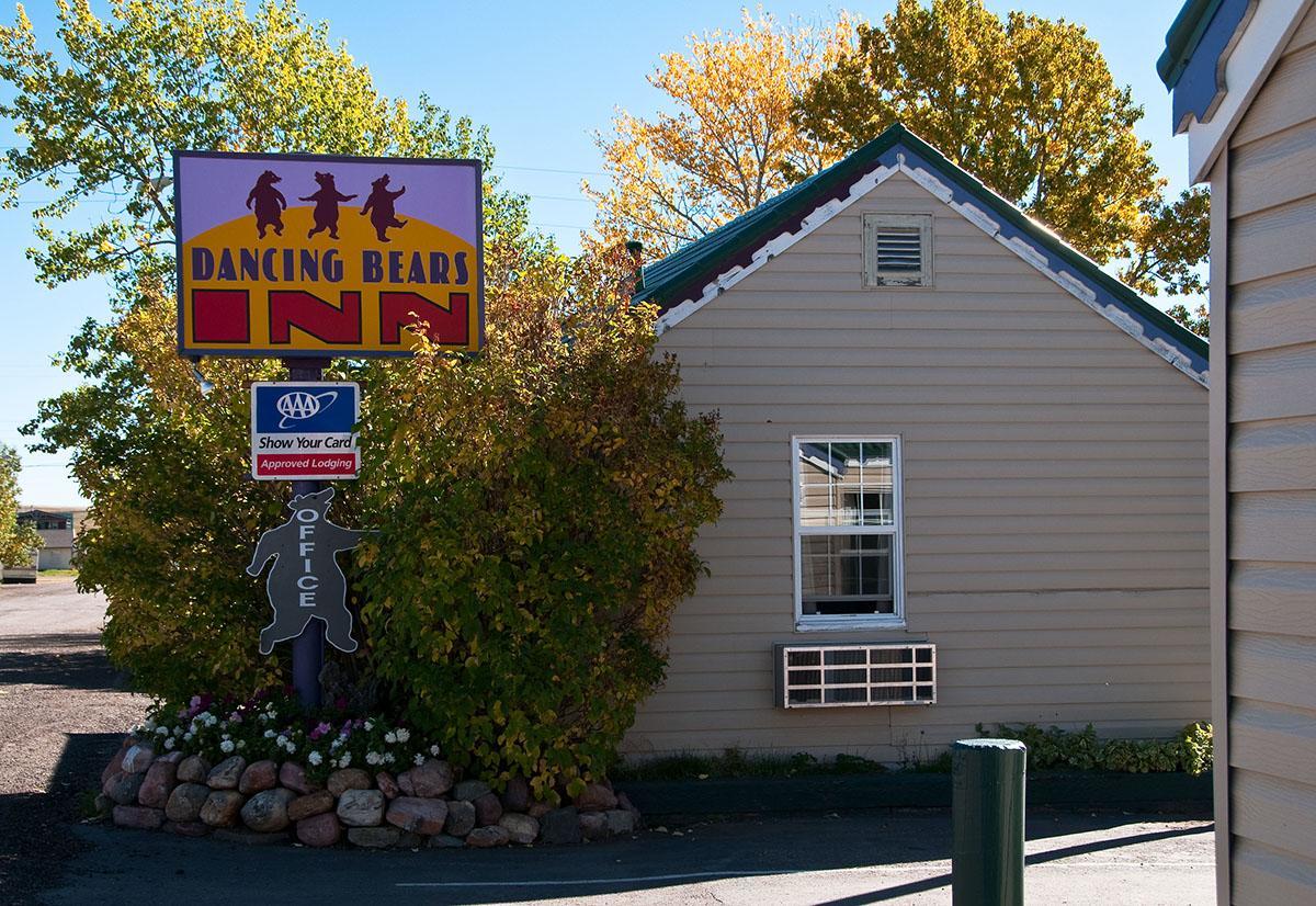 Motel Dancing Bears East Glacier Park Village